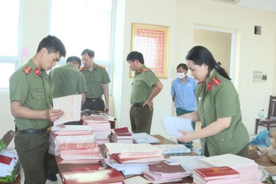 Khởi tố Phó hiệu trưởng 'bán' bằng tốt nghiệp THPT giả cho học sinh