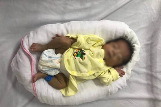 Cứu sống bé sinh non 28 tuần tuổi bị hoại tử 2/3 dạ dày