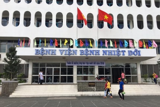 Bệnh nhân COVID-19 số 278 suy hô hấp nặng, được chuyển lên tuyến trên điều trị