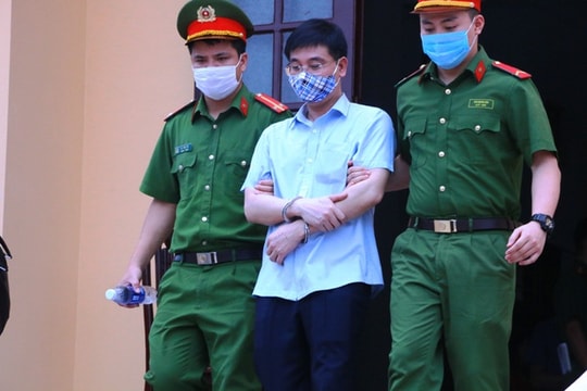 Vụ gian lận điểm thi ở Hòa Bình: 15 bị cáo đối diện với mức án nào?