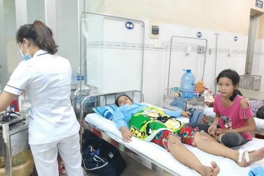 Vụ sập công trình 10 người chết: Bé gái kể khoảnh khắc hãi hùng thấy mẹ bị vùi lấp