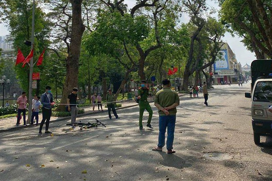 Vụ nam sinh tông trúng cụ bà trên phố đi bộ Hồ Gươm: Nạn nhân đã tử vong