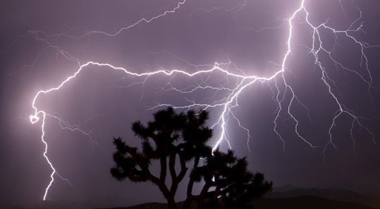 Đi làm đồng về, một người phụ nữ bị sét đánh tử vong