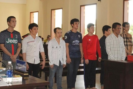 Chủ tiệm thiệp cưới in tiền giả để bán lĩnh 14 năm tù