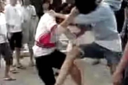 2 nhóm học sinh “xử” nhau bằng mã tấu, 3 người nhập viện