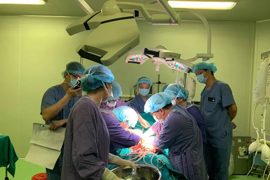 Trắng đêm thực hiện thành công ca ghép gan xuyên Việt