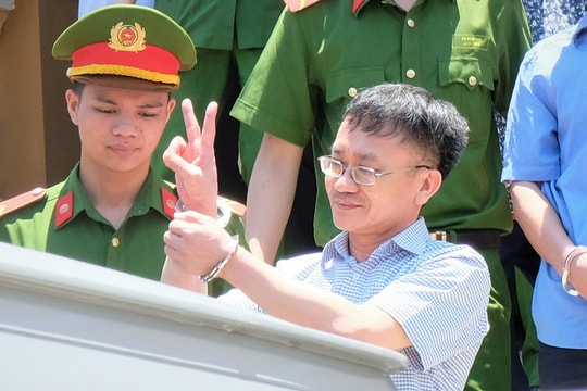 Cựu thượng tá công an trong vụ gian lận điểm thi ở Hòa Bình bị phạt 6 năm tù