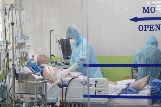 Tình hình sức khỏe mới nhất của nam phi công người Anh mắc COVID-19