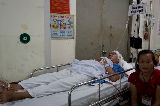 Người vợ bất lực cầu xin nhà hảo tâm cứu chồng nguy kịch vì u não