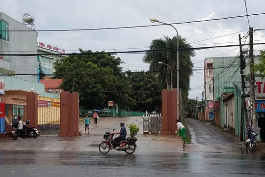 Trung tá công an bị chém trọng thương khi giải cứu 1 thiếu nữ