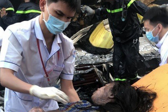 Giải cứu thành công 7 người trong ngôi nhà bốc cháy ở Sài Gòn