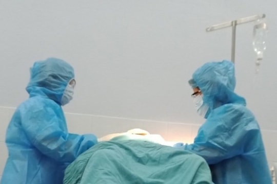 Thai phụ người Đài Loan hạ sinh bé gái nặng 3kg trong khu cách ly