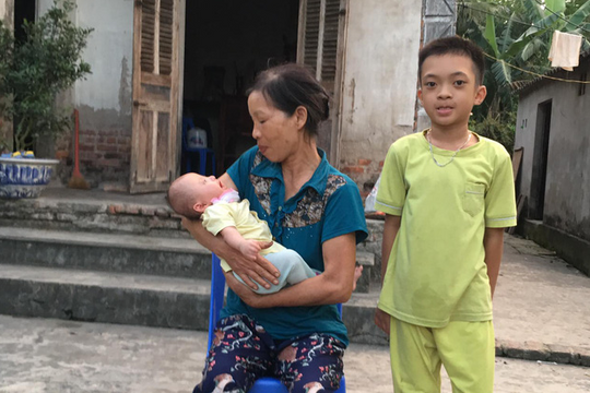 Xót cảnh vợ chồng nghèo có con trai ngờ nghệch, con gái thứ hai lại mắc tim bẩm sinh