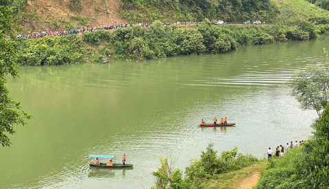 Lật thuyền trên sông, 3 người mất tích