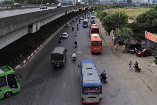 Hà Nội: Tái diễn tình trạng xe khách dừng đỗ, đón trả khách quanh bến Mỹ Đình