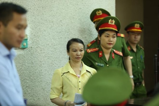 Ảnh: An ninh thắt chặt tại phiên tòa phúc thẩm vụ mẹ nữ sinh giao gà buôn ma túy