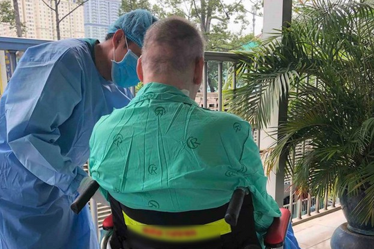 Nam phi công người Anh đã tự thở 3 ngày, giao tiếp tốt được bằng lời nói