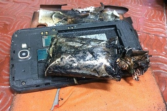Liên tiếp những vụ điện thoại phát nổ khi đang sạc gây thương vong