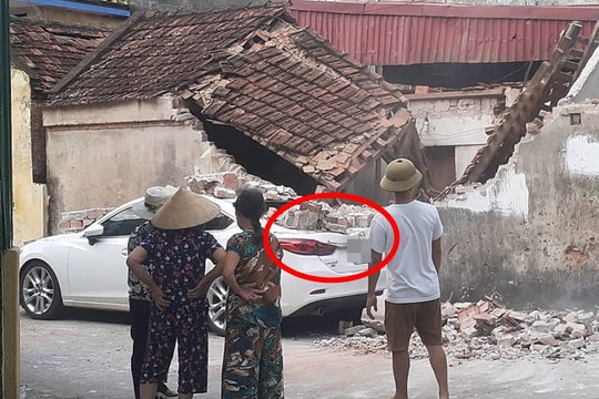 Đỗ xe cạnh một ngôi nhà cũ xuống cấp, chủ ô tô nhận về "cái đen" hiếm có