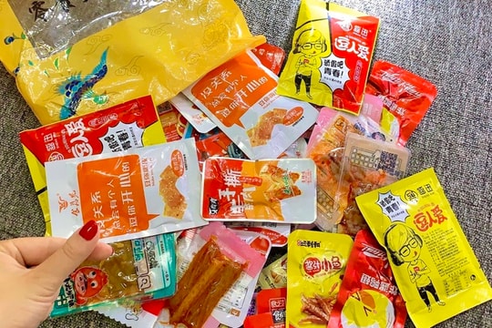 Đồ ăn gắn mác 'nội địa' Trung Quốc giá siêu rẻ bán tràn lan thị trường