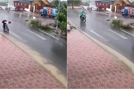 Clip: Cậu học sinh dừng xe đạp dưới trời mưa dùng tay thông cống thoát nước khiến dân mạng nể phục