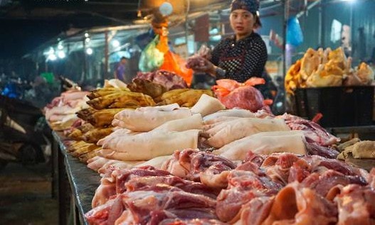 Vì sao giá lợn hơi giảm mạnh nhưng thịt lợn ở chợ chỉ giảm nhỏ giọt?