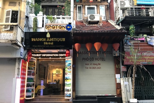 Ảnh: Sảnh chờ khách sạn hạng sang thành quán trà đá vỉa hè sau dịch COVID-19