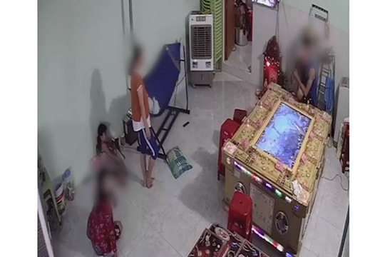 Clip: Nam thanh niên thẳng tay tát người phụ nữ lớn tuổi trước mặt vợ và con nhỏ khiến dân mạng bất bình