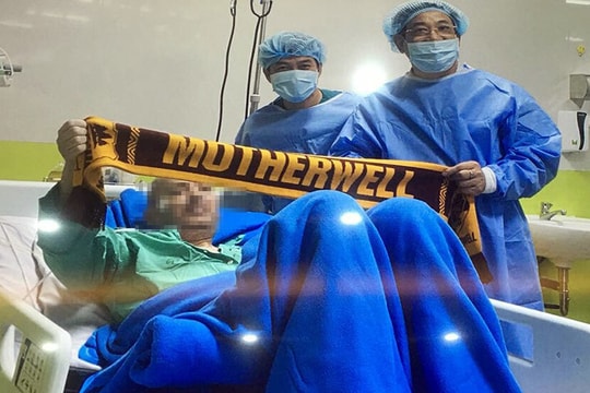 Nam phi công người Anh phổi phục hồi 90%, có thể tự ngồi dậy