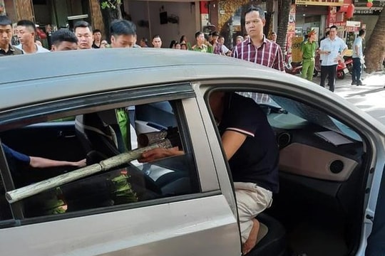 100 chiến sĩ lần theo dấu vết kẻ ngồi trong ô tô chĩa súng bắn giang hồ đất Cảng