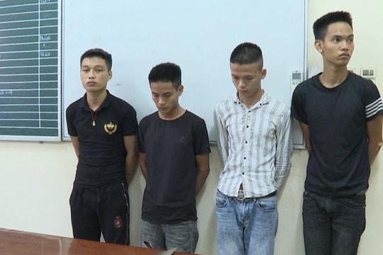 Bắt nhóm đối tượng chặn đường ép 3 cô gái về làm nhân viên phục vụ karaoke