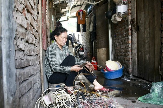 Ảnh: Xóm trọ nghèo dưới chân cầu Long Biên vật vã dưới cái nắng như đổ lửa