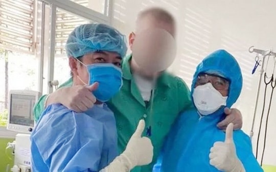 Nam phi công người Anh tiếp tục có tiến triển tốt,  gần như hồi phục sức khoẻ hoàn toàn