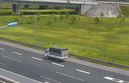 Phạt 17 triệu đồng nữ tài xế lùi xe trên cao tốc Hà Nội - Hải Phòng