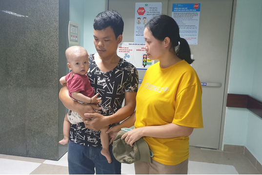 Bạn đọc ủng hộ hơn 22 triệu đồng giúp bé trai chữa ung thư bàng quang