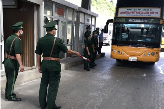 Tránh cách ly y tế, 3 công dân trốn vào cốp xe khách