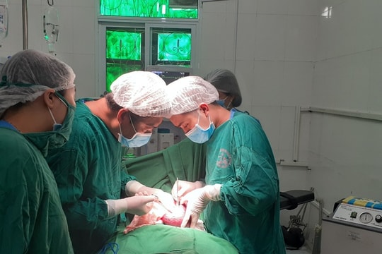 Phẫu thuật cắt lách cho bệnh nhi 3 tuổi bị tan máu bẩm sinh