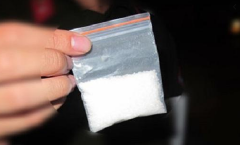 Phát hiện nam hành khách đi máy bay giấu ma túy trong cạp quần