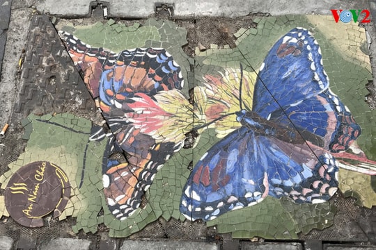 Ảnh: Nắp cống, hố ga “vừa thay áo mới” ở Hà Nội đã hư hỏng nặng