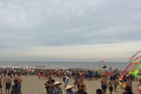 Du khách Hà Nội và cán bộ biên phòng đuối nước khi tắm biển Sầm Sơn