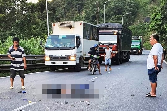 Tông trực diện xe đầu kéo, nam thanh niên đi xe máy tử vong