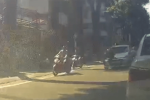 Hà Nội: Tạm giữ tài xế hất cảnh sát lên nắp capo