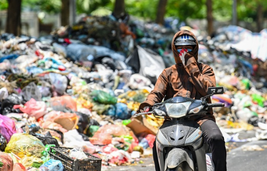 Hà Nội: Bãi rác Nam Sơn hoạt động trở lại