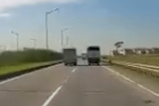 Tài xế bị phạt 17 triệu đồng và tước bằng lái 6 tháng vì đi ngược chiều trên cao tốc