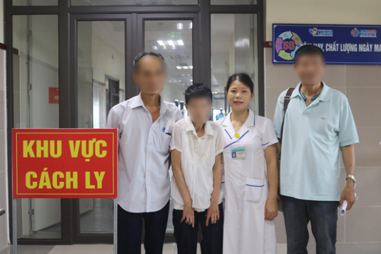 Anh trai tìm thấy em gái sau 24 năm thất lạc trong khu cách ly COVID-19