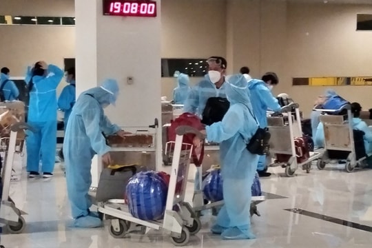 241 công dân Việt Nam từ Philippines trở về nước