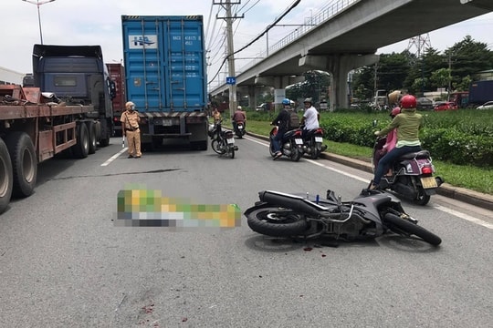 Va chạm với xe container, nam thanh niên đi xe máy tử vong tại chỗ
