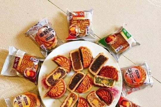 Bánh trung thu giá siêu rẻ, không rõ nguồn gốc bán tràn lan chợ mạng