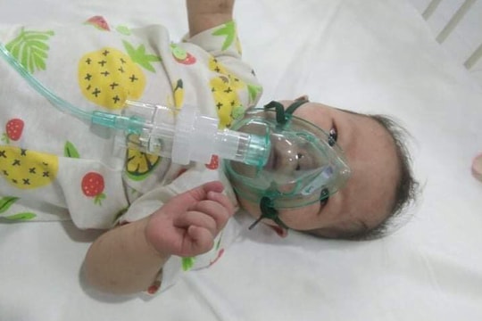 Xót xa bé 11 tháng tuổi thân hình yếu ớt cần tiền phẫu thuật tim gấp
