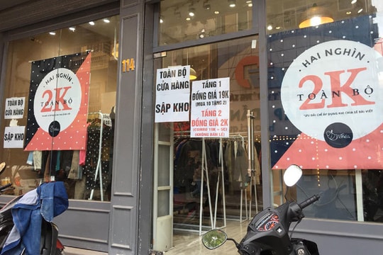 Chưa đến Black Friday đã 'bão giảm giá', quần áo chỉ 2.000 đồng